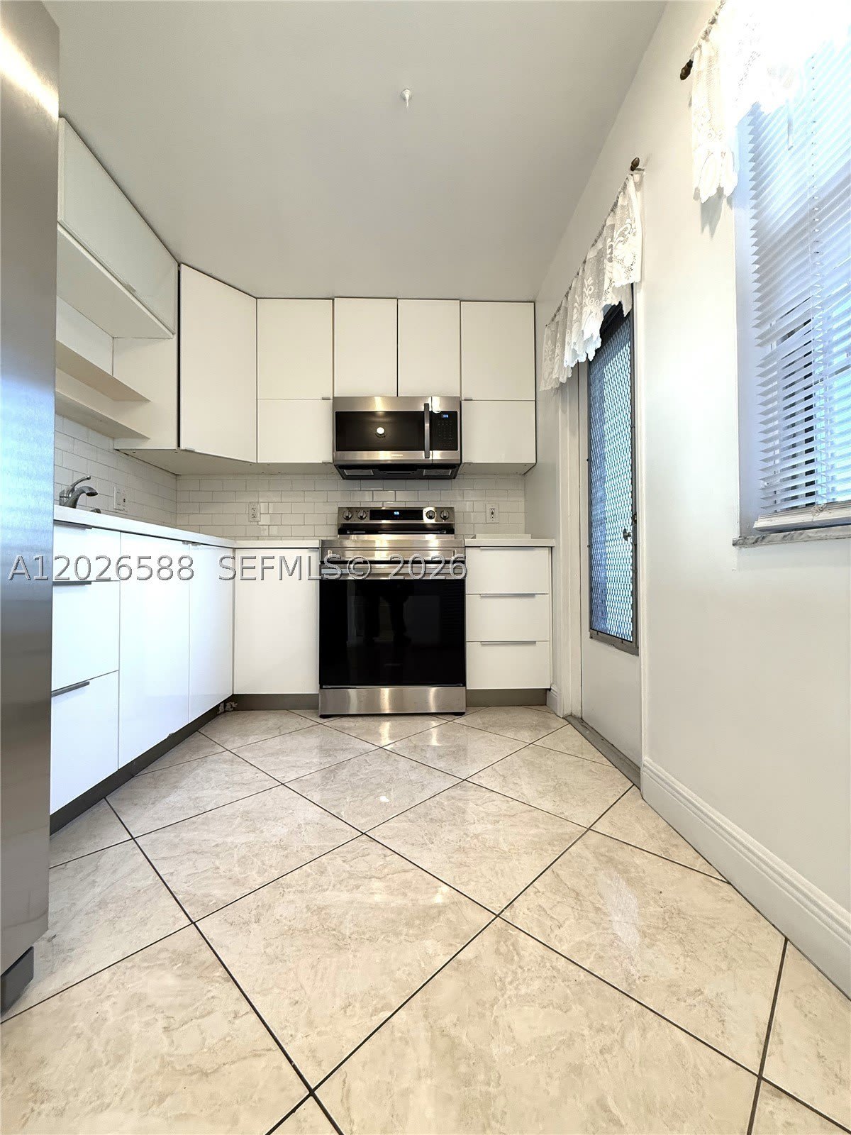 300 NE 14th Ave – photo 3