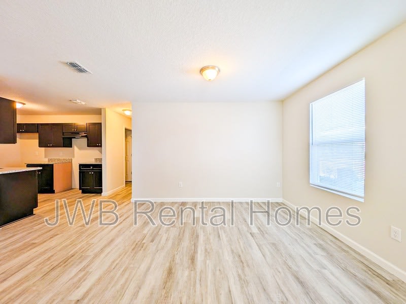 1538 Harrison St – photo 4