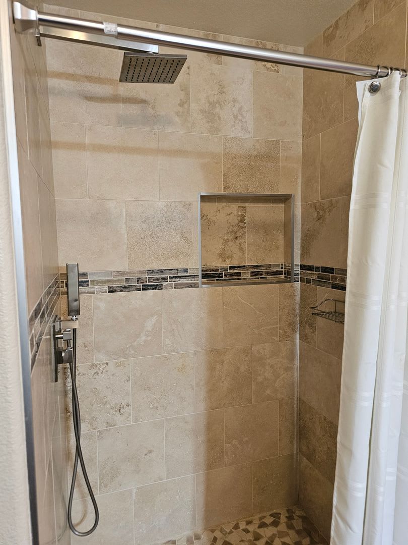 Spacious 5 bd room 2.5 bathroom home – photo 3