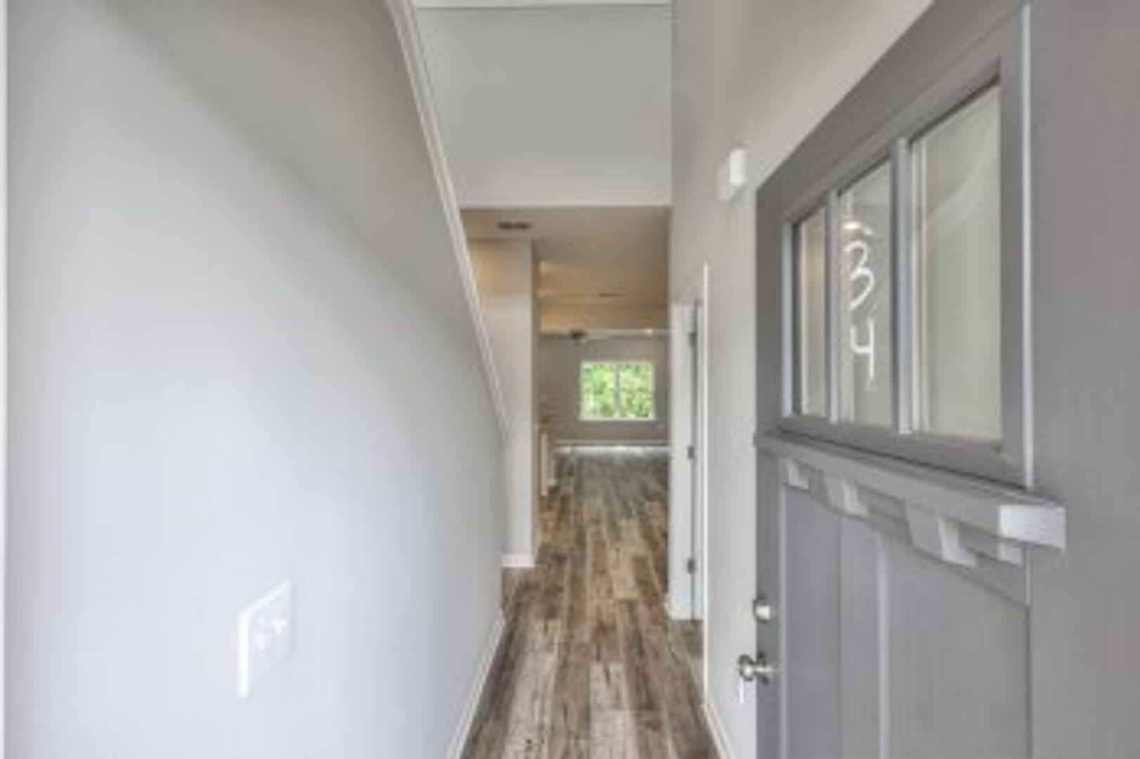 Beautiful LIKE NEW 3 Bed 2.5 Bath Townhome in Manchester! – photo 5