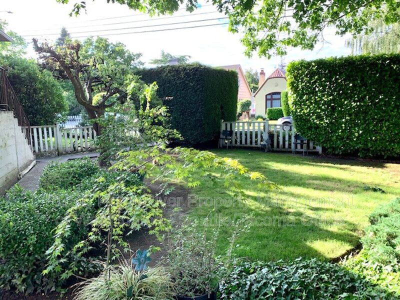 2253 E Roanoke St – photo 3