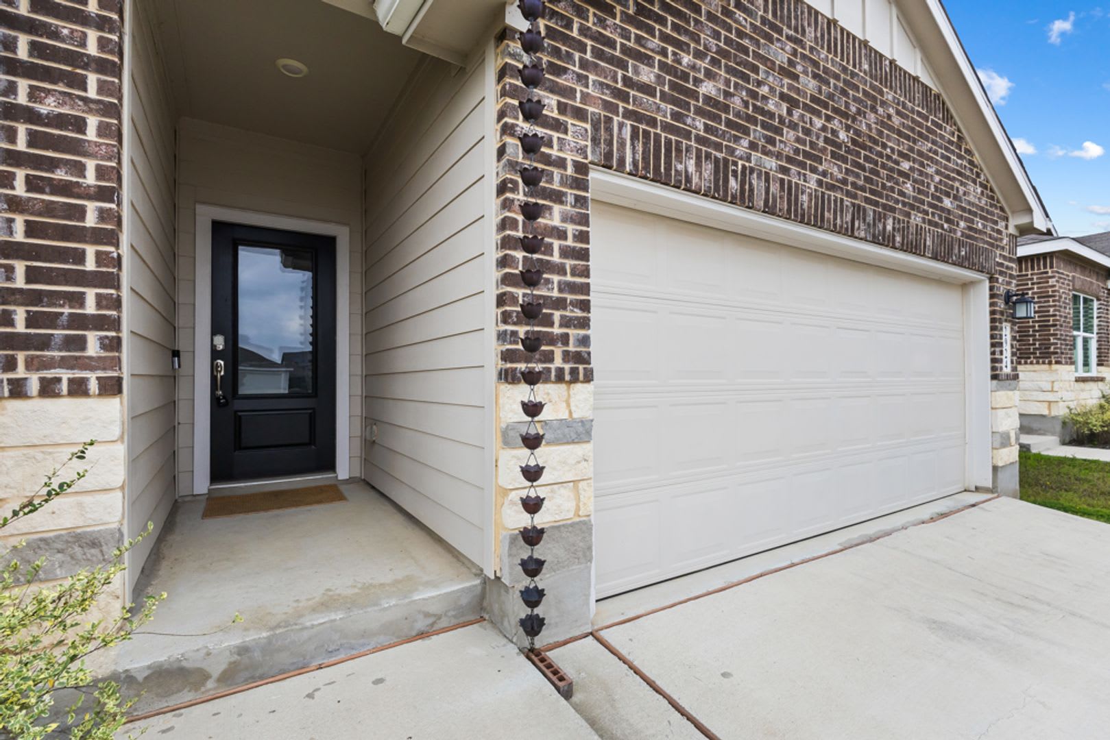 Move-In Ready in Voss Farms – 2 Weeks FREE Rent + Fresh Interior Paint! – photo 3