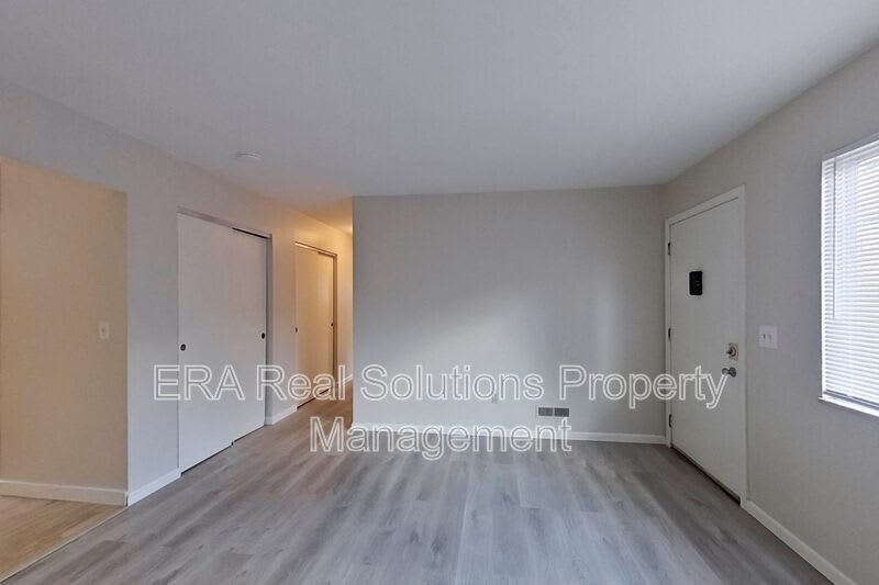 2462 Hiawatha Street – photo 3