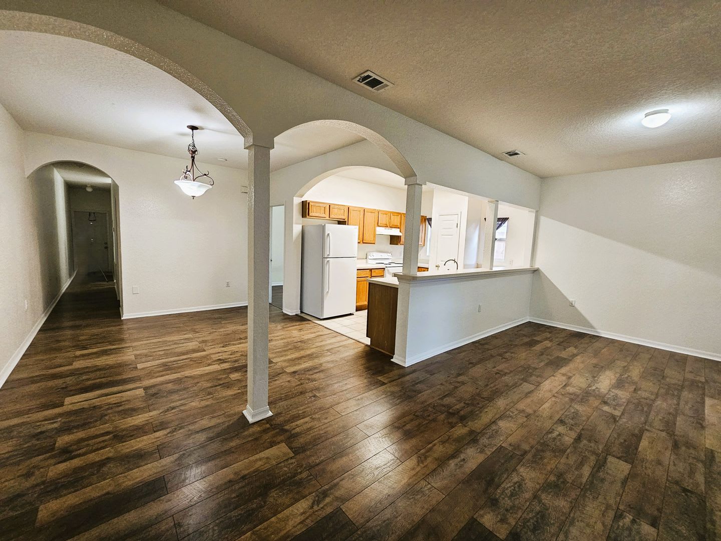 Adorable 2 bedrooms 2 baths recently remodeled rental home available in Groveland – photo 3