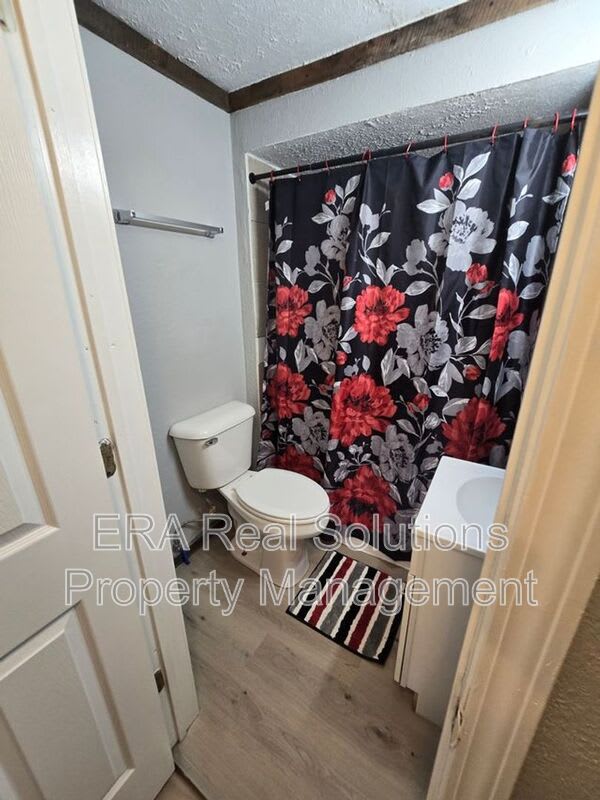 2400 Pomola Ave. – photo 4