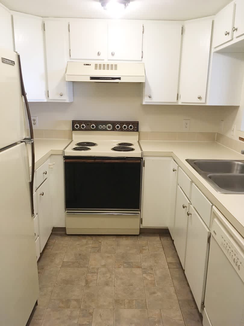 Perfectly Located 2 Bed/1.75 Bath Condo – photo 3
