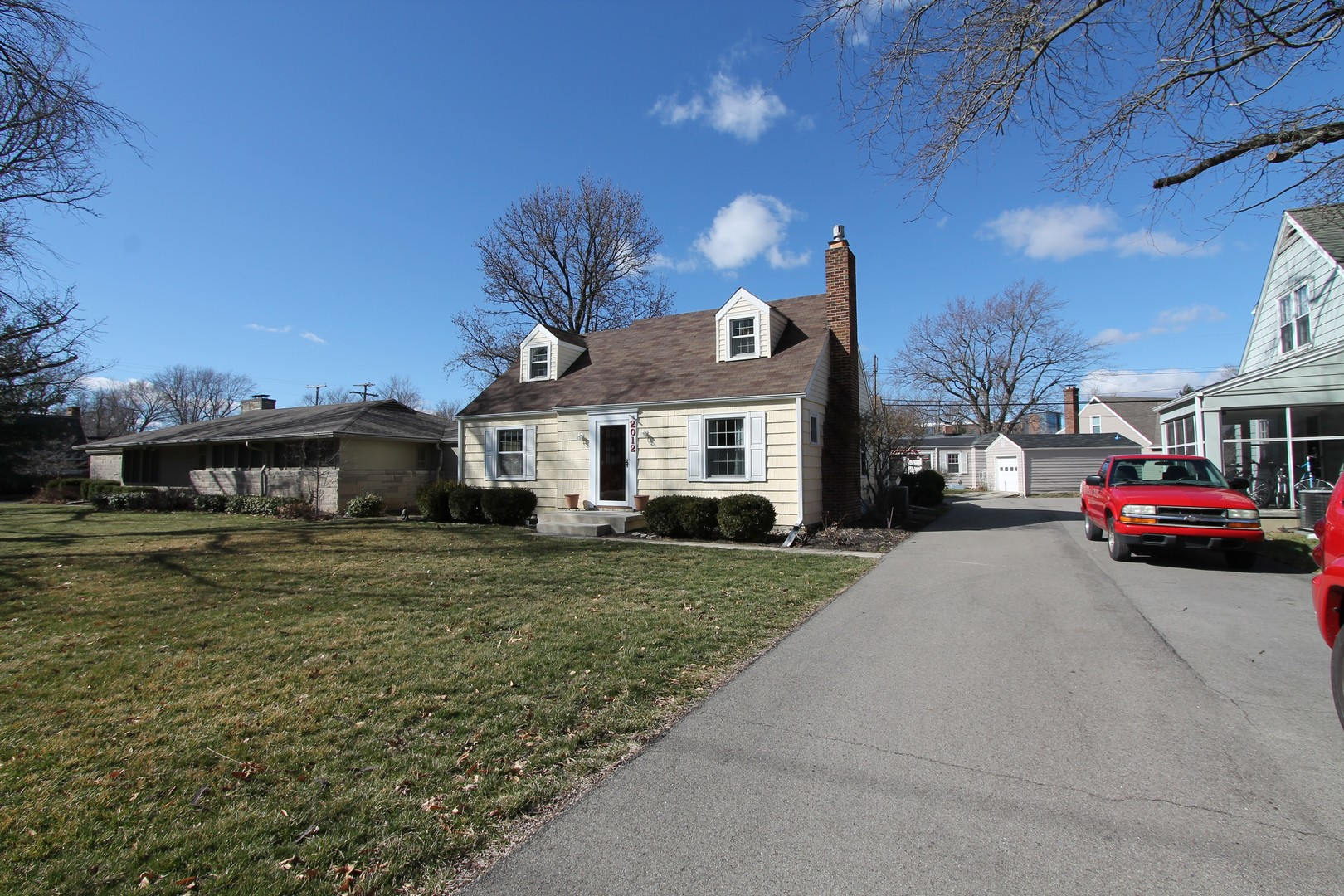 2012 W Petty Beautiful 4 Bedroom 2 Bathroom Spacious Home With Garage And W D Hookup Original Hard Wood Floors Throughout – photo 4