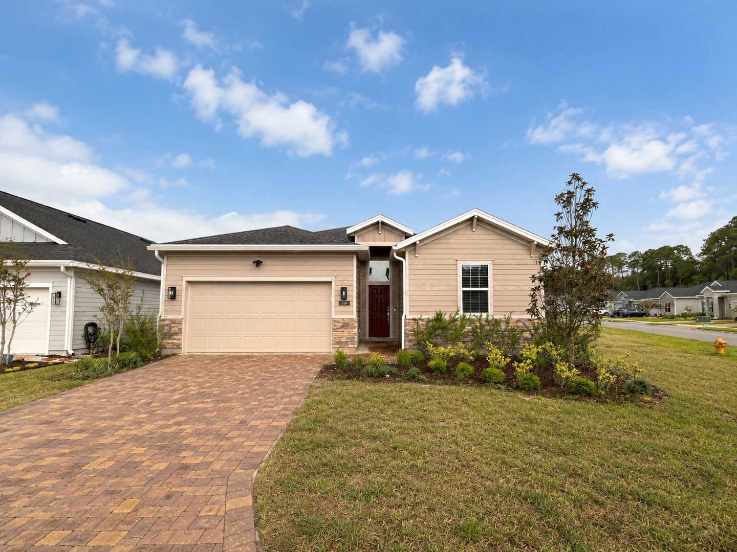 Spacious 4Br 3Ba On Large Corner Lot Water Views Screened Patio Double Garage Outdoor Fireplace – photo 1