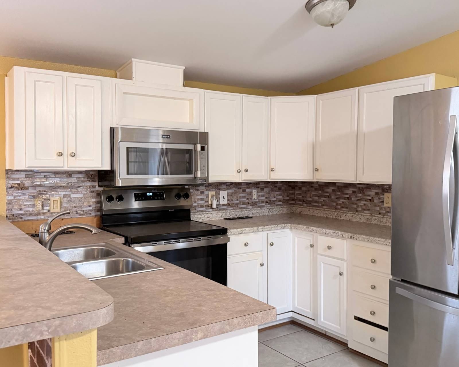 498 Yolanda Street – photo 3