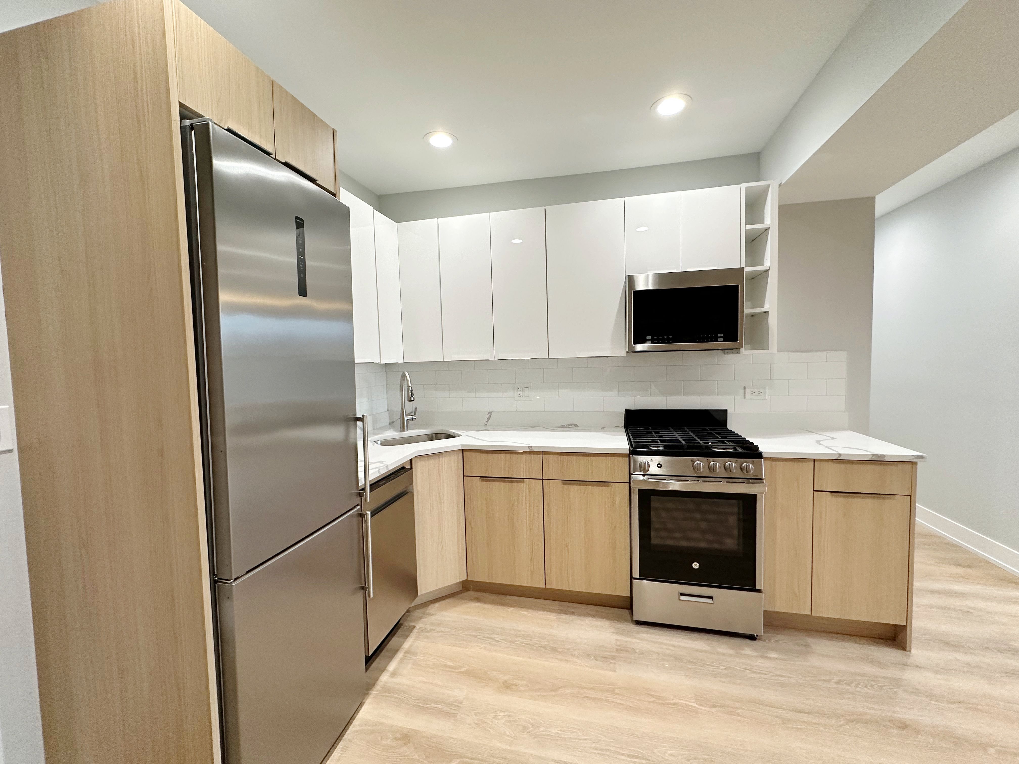 1554 W Juneway Terrace – photo 3