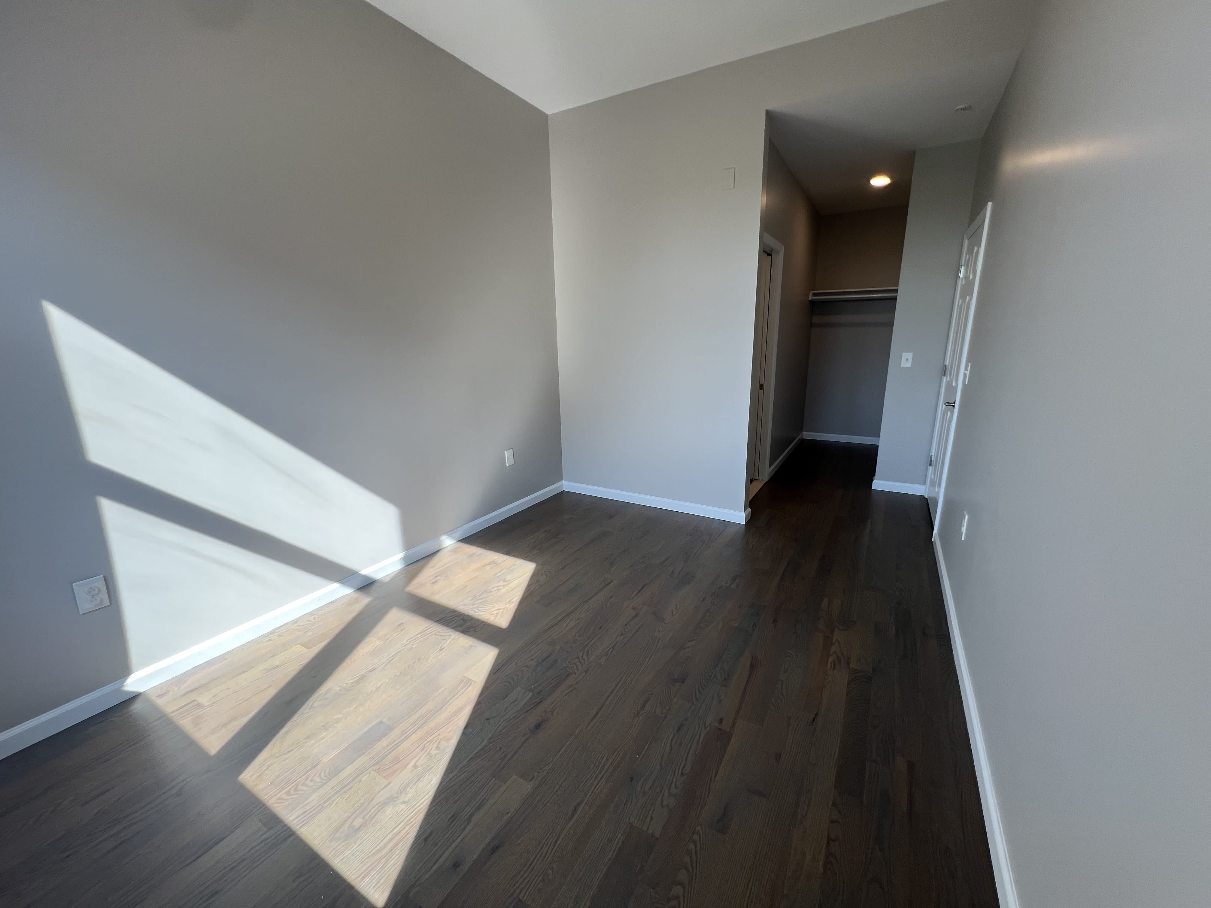 189 195 Avenue E – photo 5