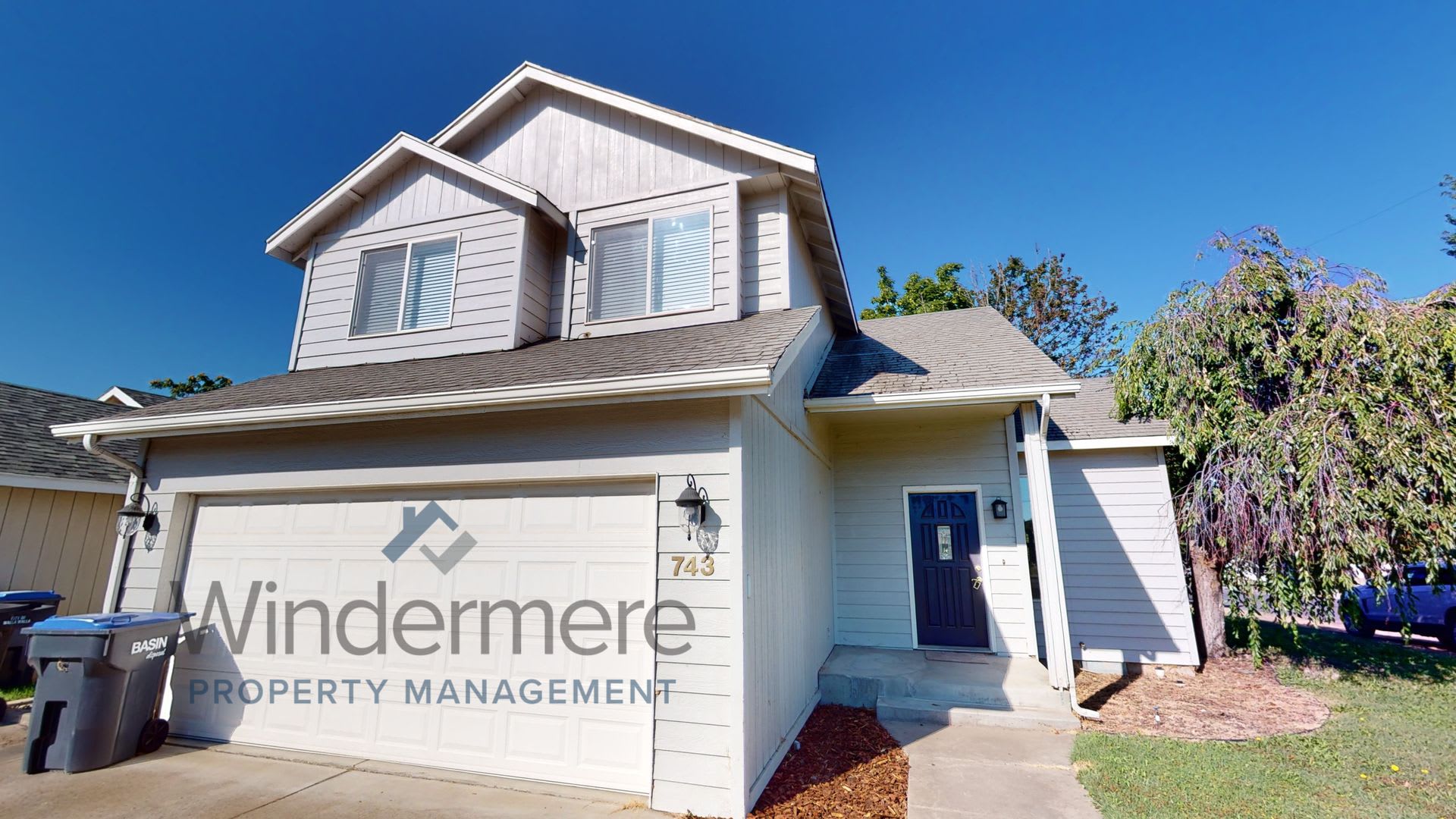 743 Roosevelt *Fenced backyard, covered patio* – photo 1