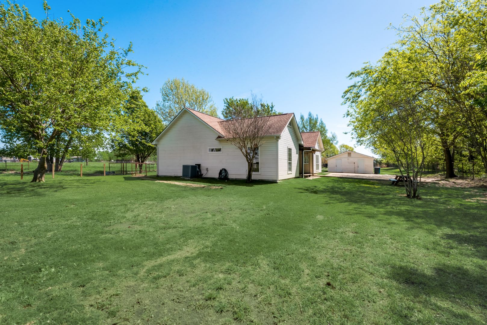 A must see country living home in McKinney! Melissa ISD – photo 1