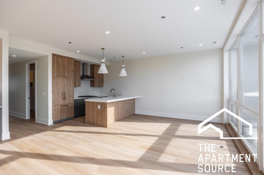 1620 W Grand Ave – photo 1
