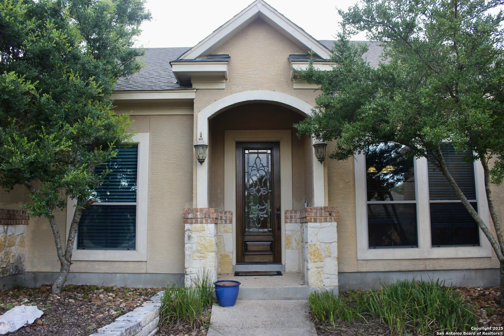 215 evans oak – photo 2