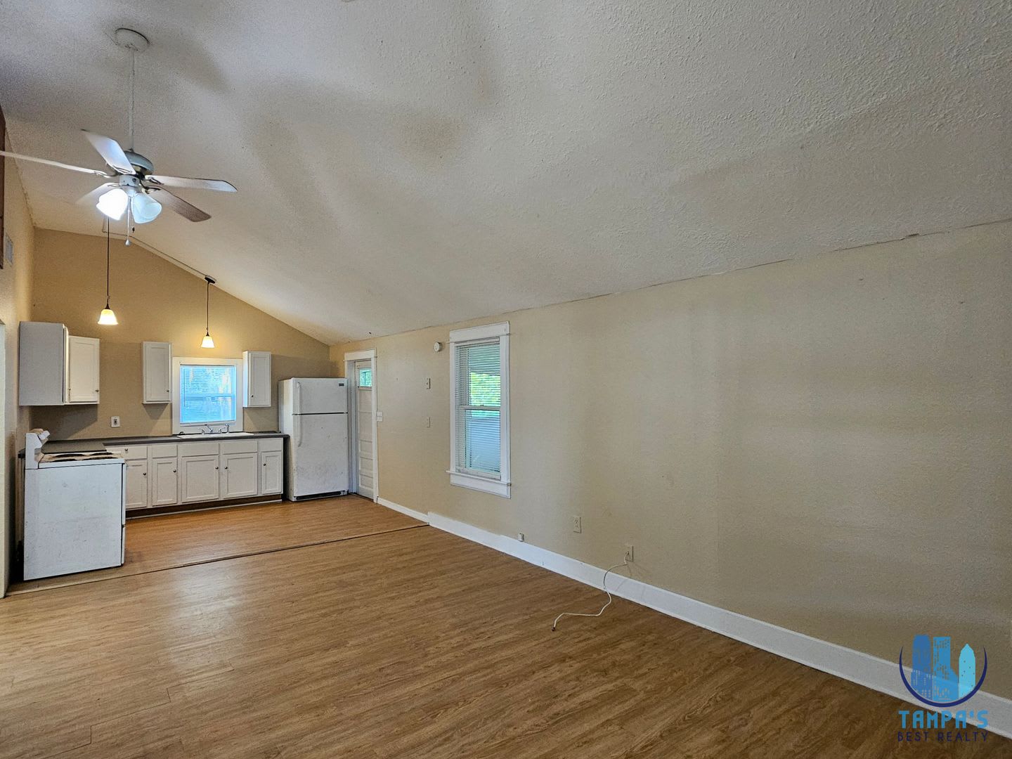 ADORABLE 2 Bedroom – photo 5