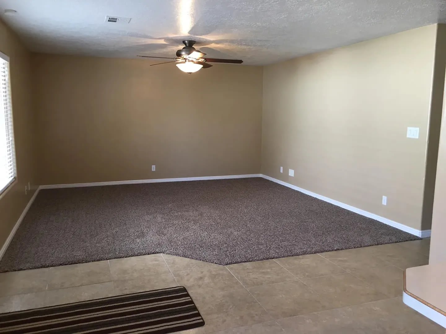 3 Bedroom Condo with Community Pool! – photo 2