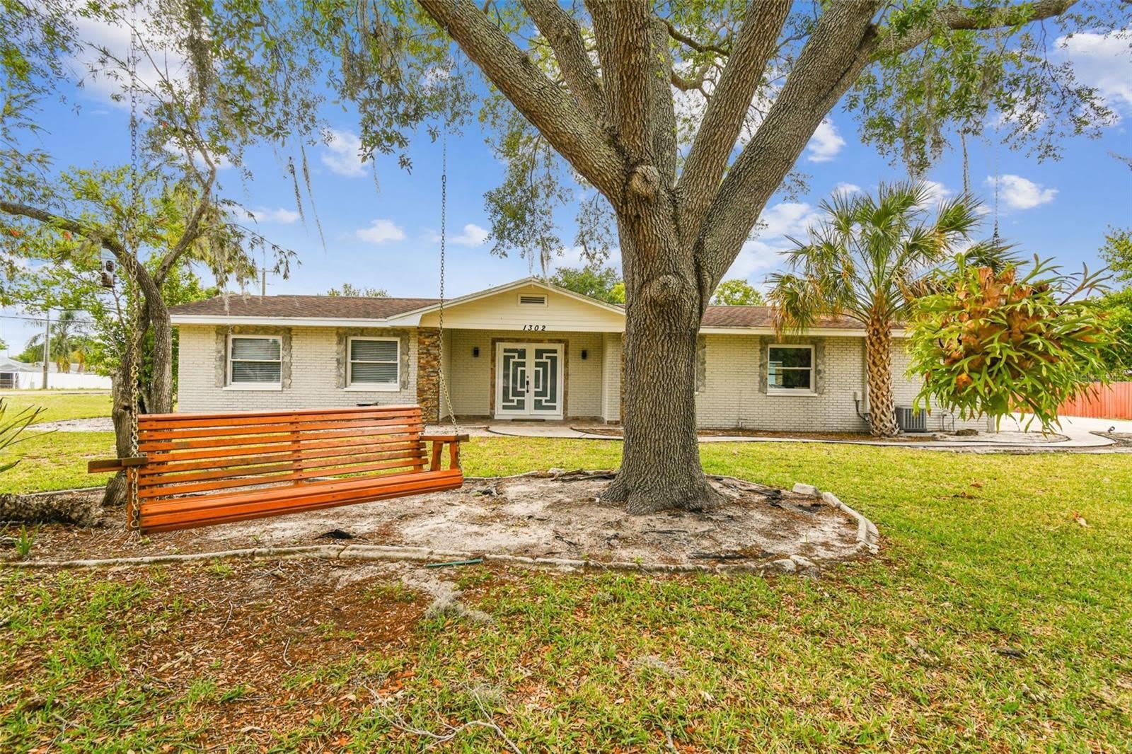 1302 BRANDONWOOD Drive – photo 2
