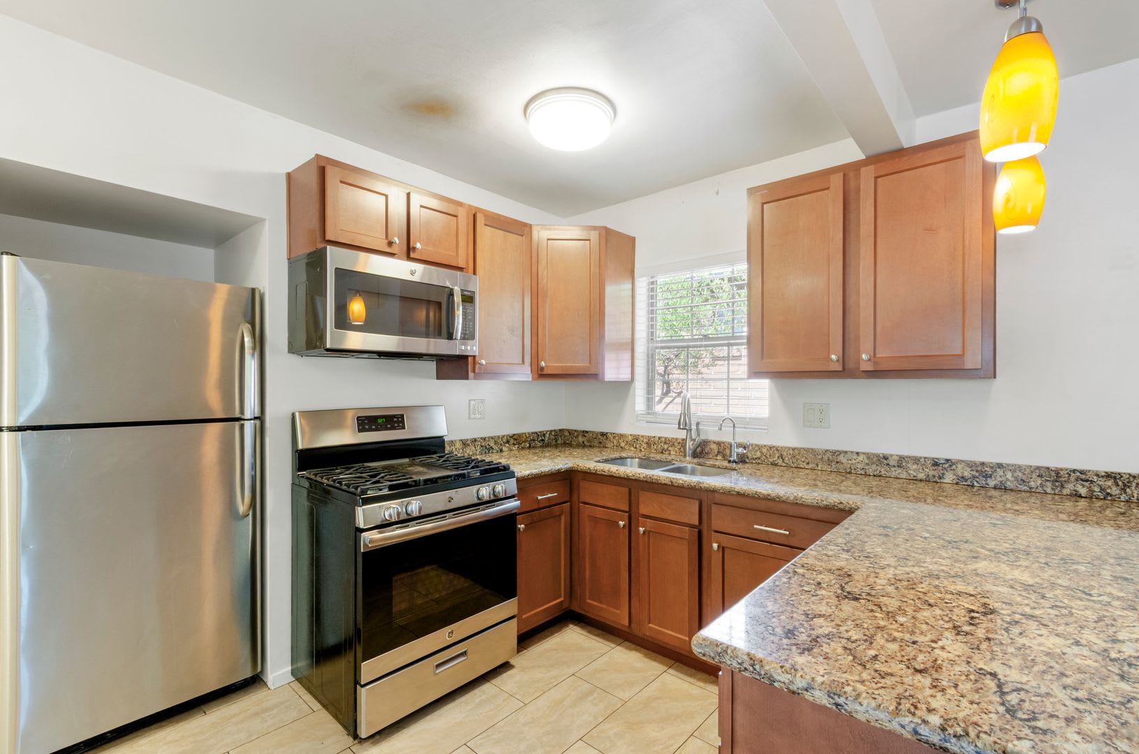 Perfect Home For College Students! 3 Bed 2 Bath! – photo 5