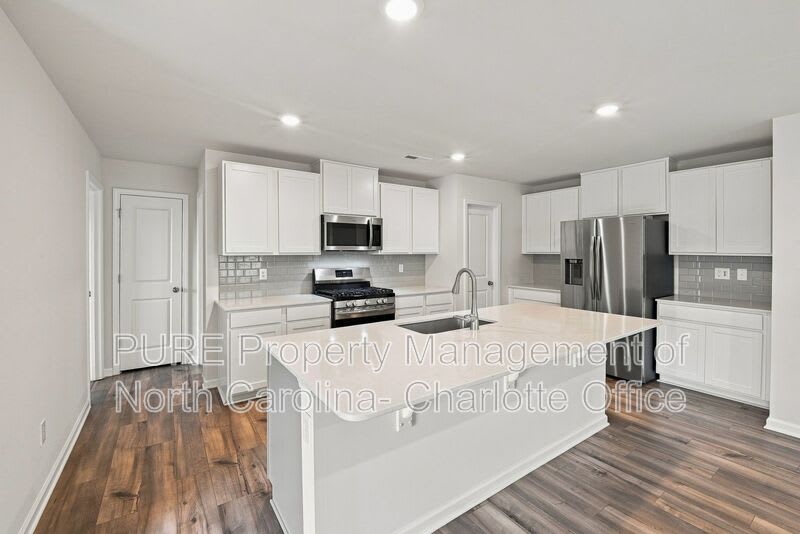 386 Hollingswood Dr – photo 3