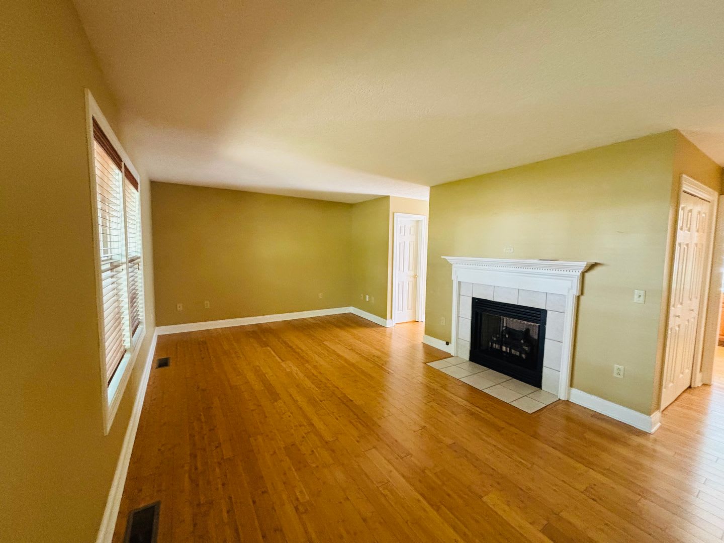 3 Bedroom 3.5 Half Bath Townhouse – photo 3