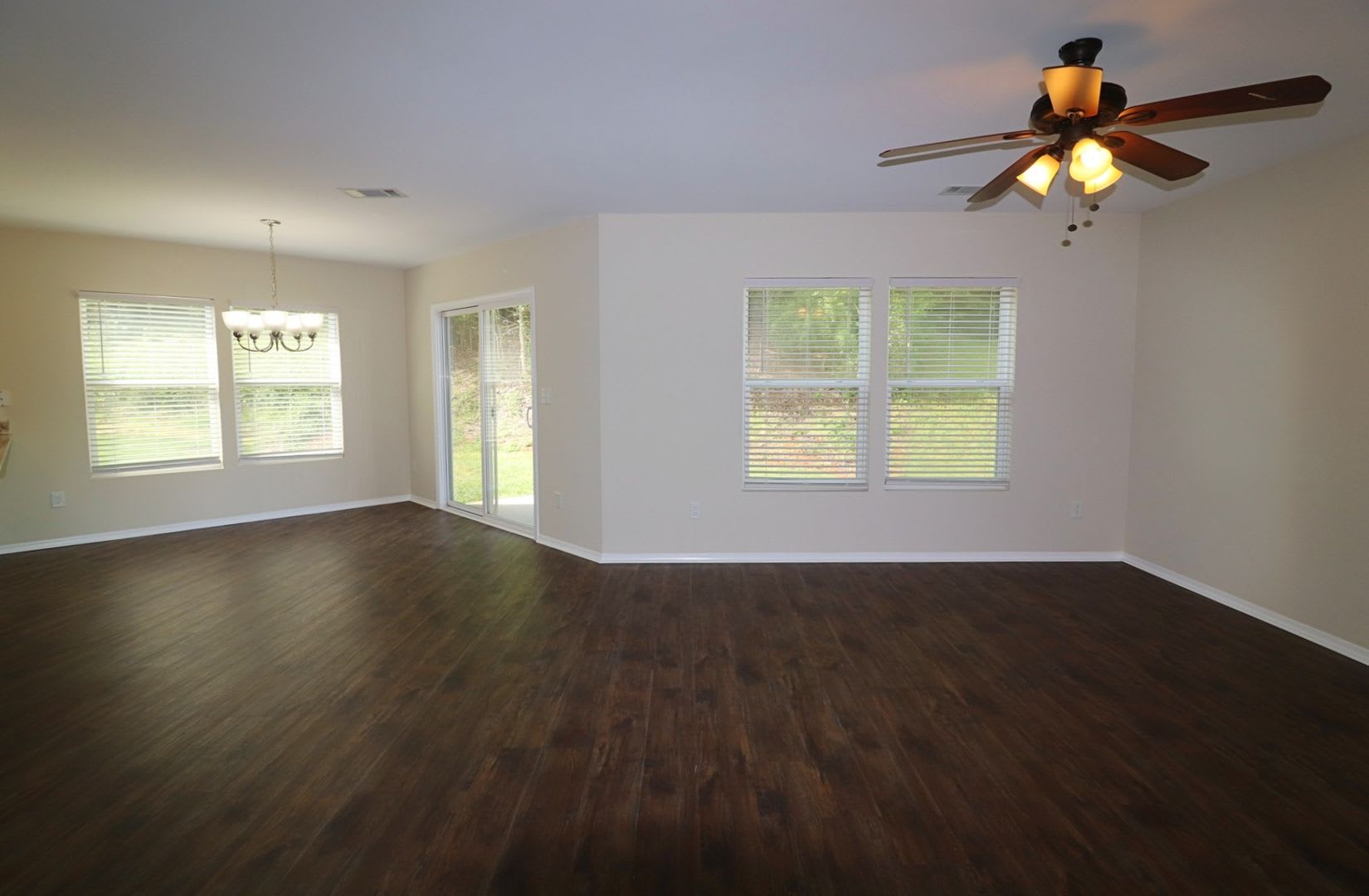 Beautiful 3-bed, 2.5 Bath home in Hamilton Lakes of Steele Creek! – photo 4