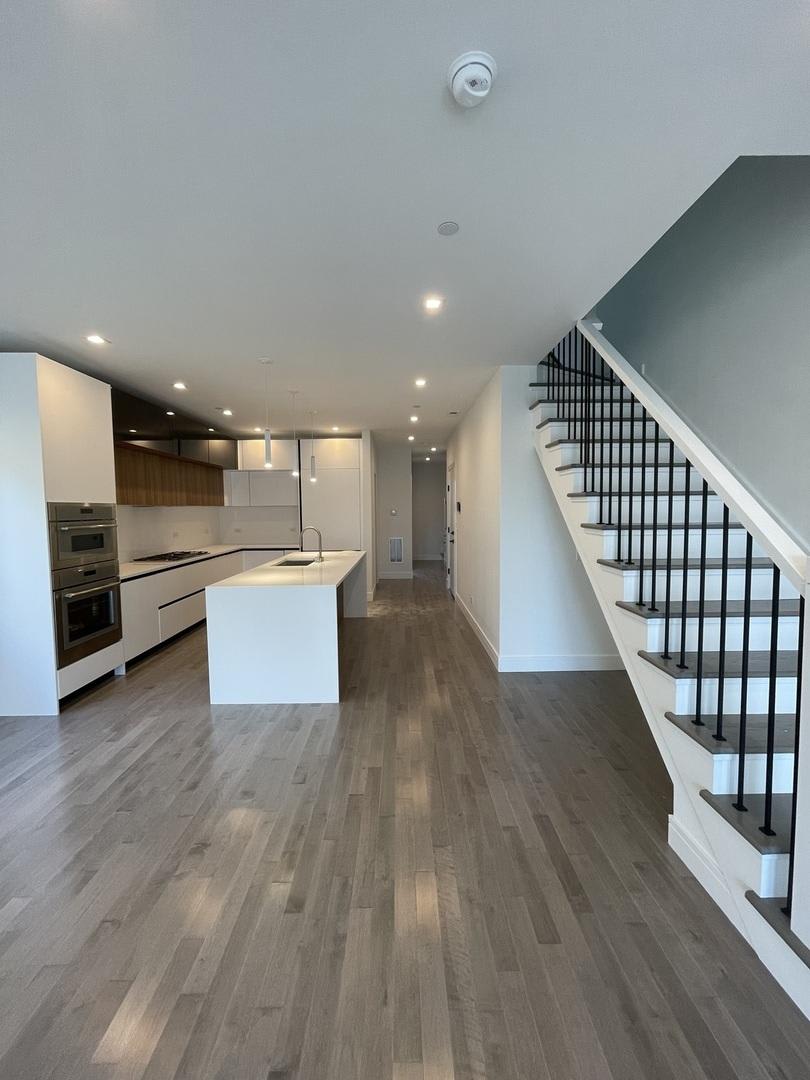 719 North Elizabeth St. – photo 3