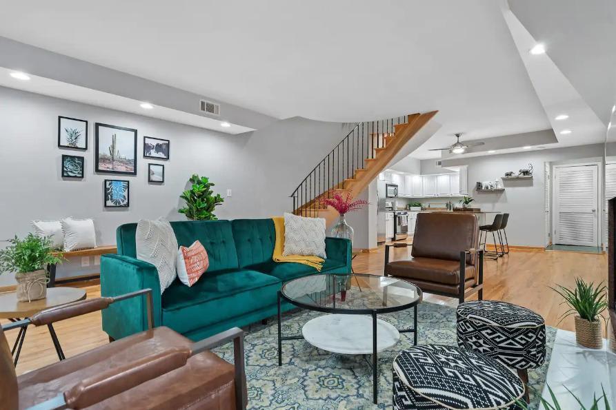 1450 West Webster Ave. – photo 2