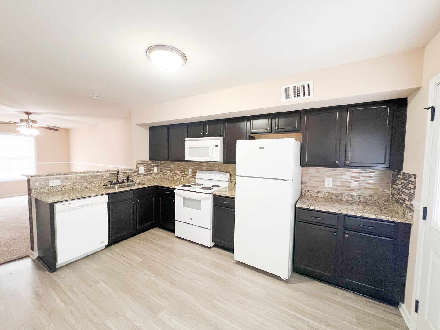 2 Bedroom 1.5 Bathroom Townhome – photo 5