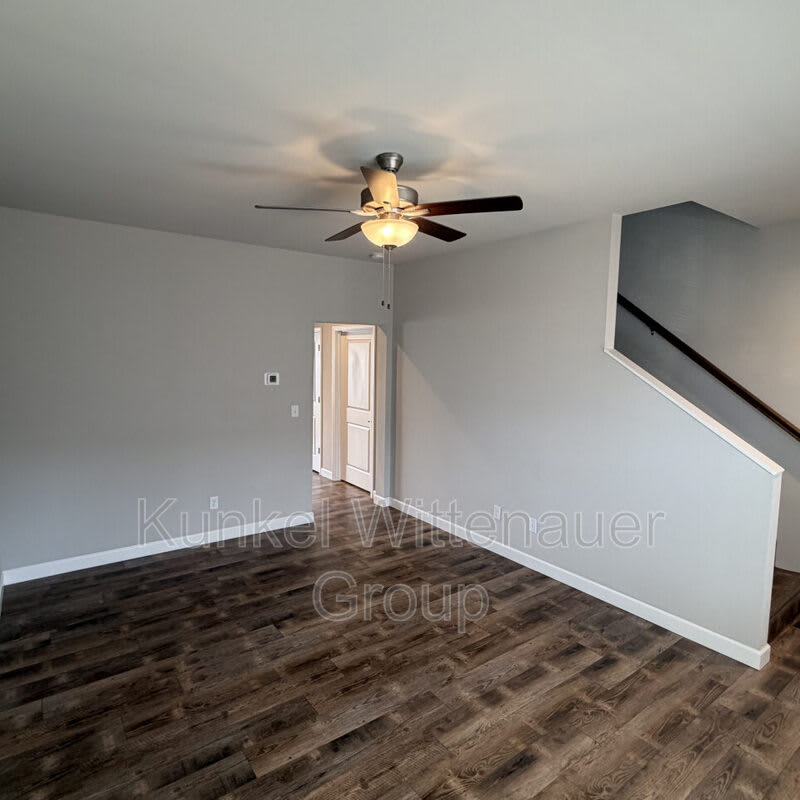 8400-E ALLIED WAY – photo 3