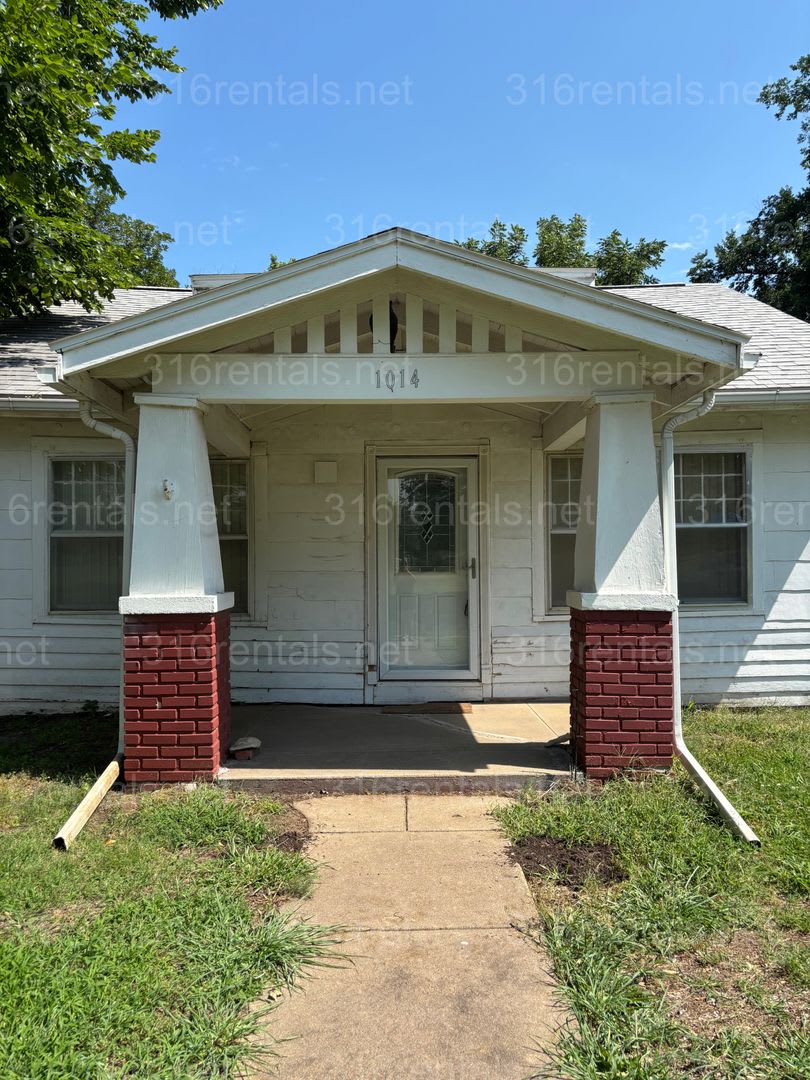 One bed one bath house available NOW! – photo 1