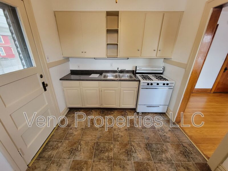 800 Chestnut St. – photo 3