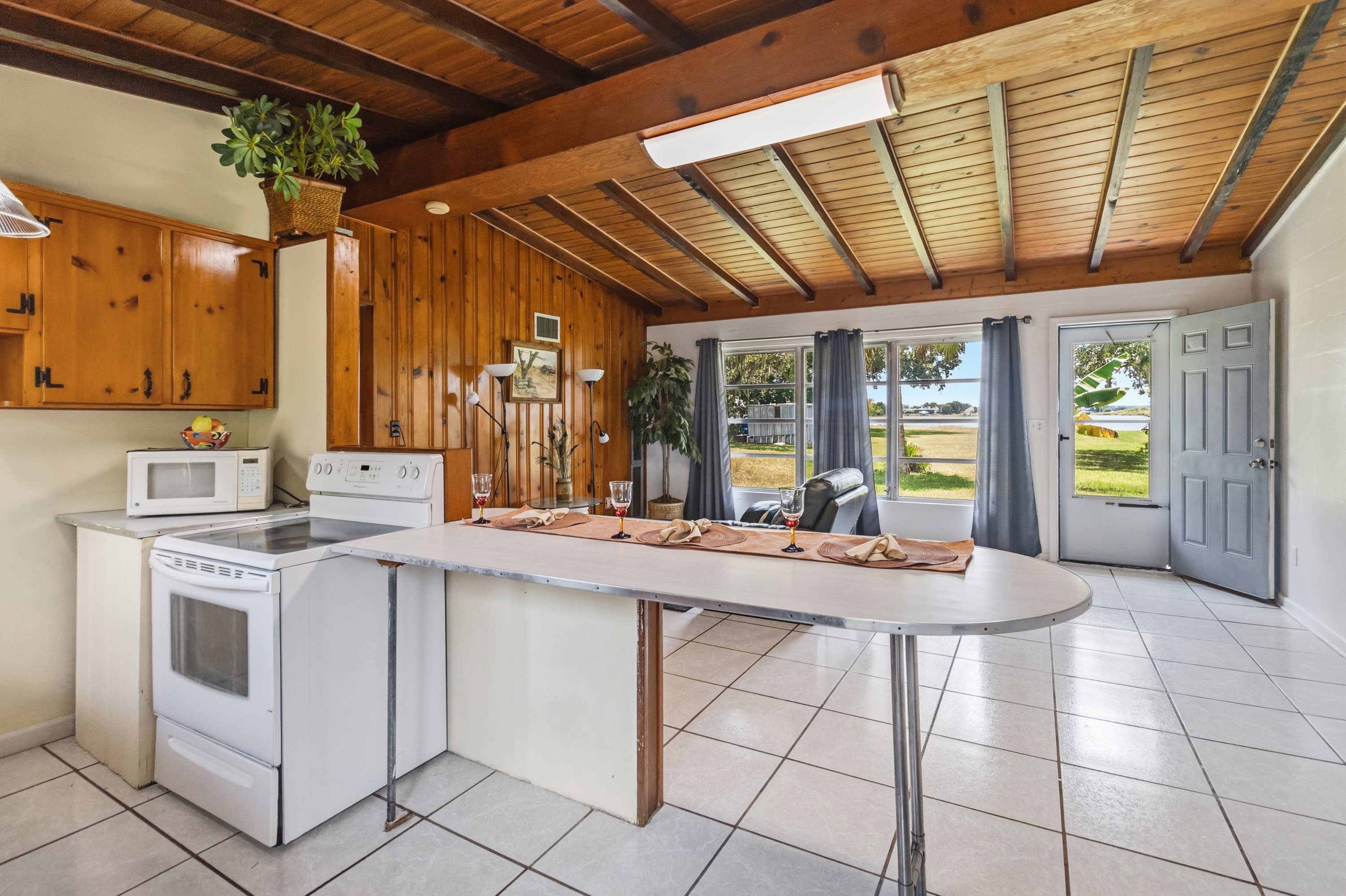 7912 Ficquette Road – photo 5