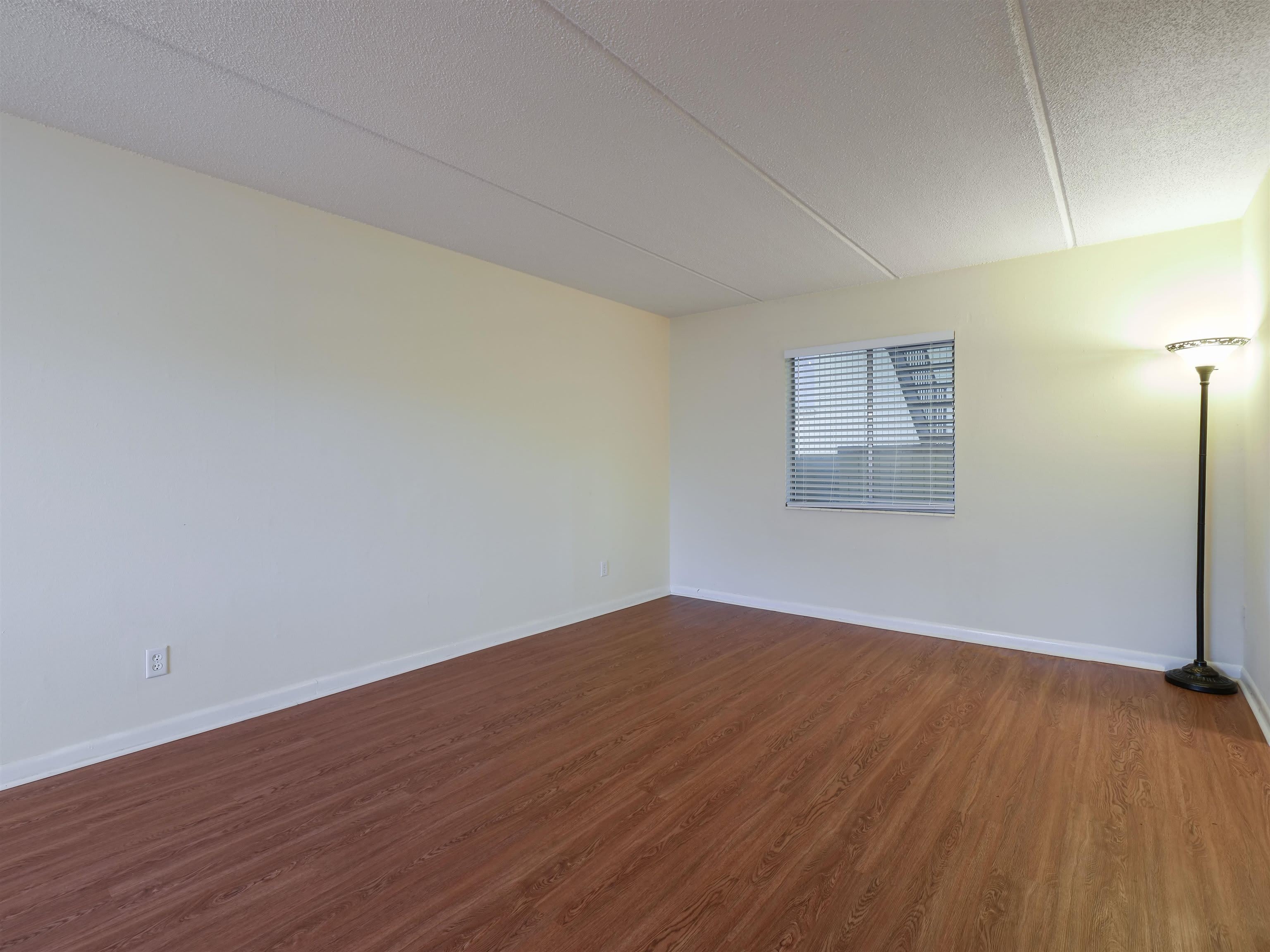 545 E 7Th Avenue – photo 4
