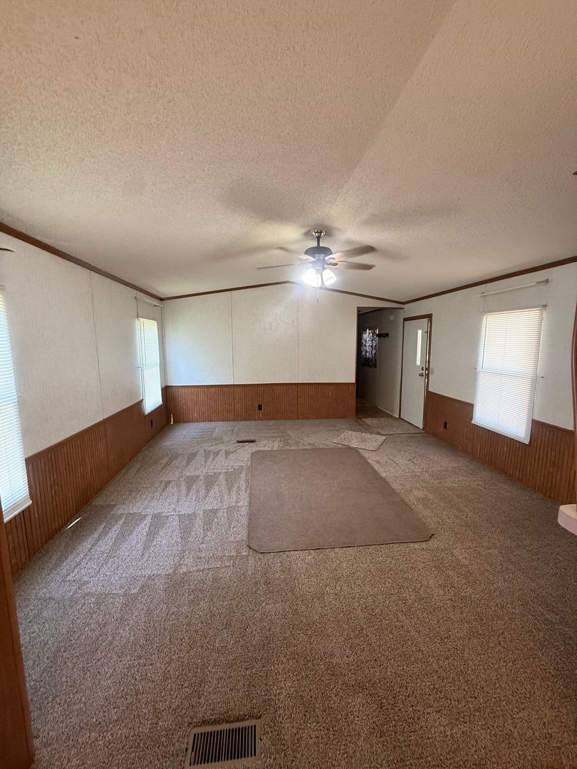 4 bedroom 2 Bathroom Mobile Home close to Marshall Field – photo 3