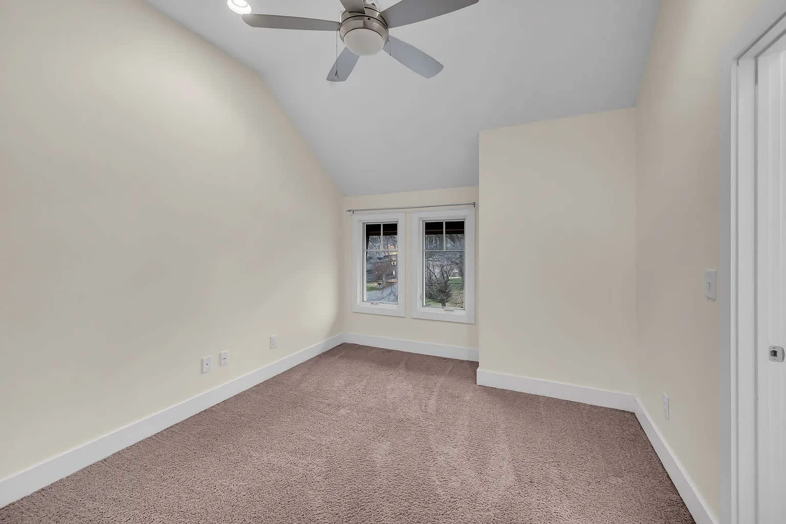 921 Hillview Heights – photo 4