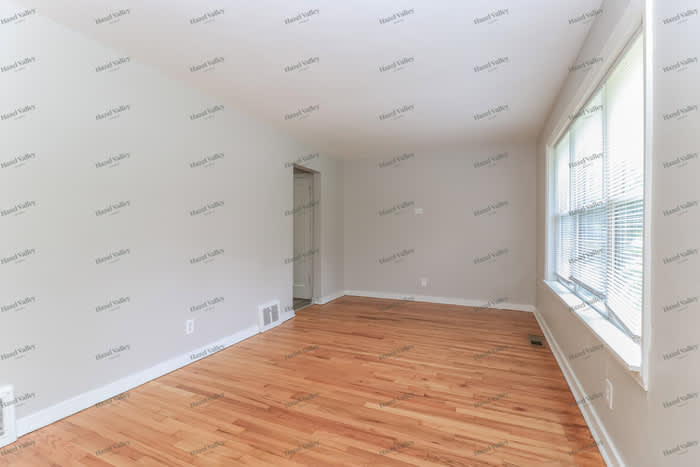 230 South Marguerite Avenue – photo 5