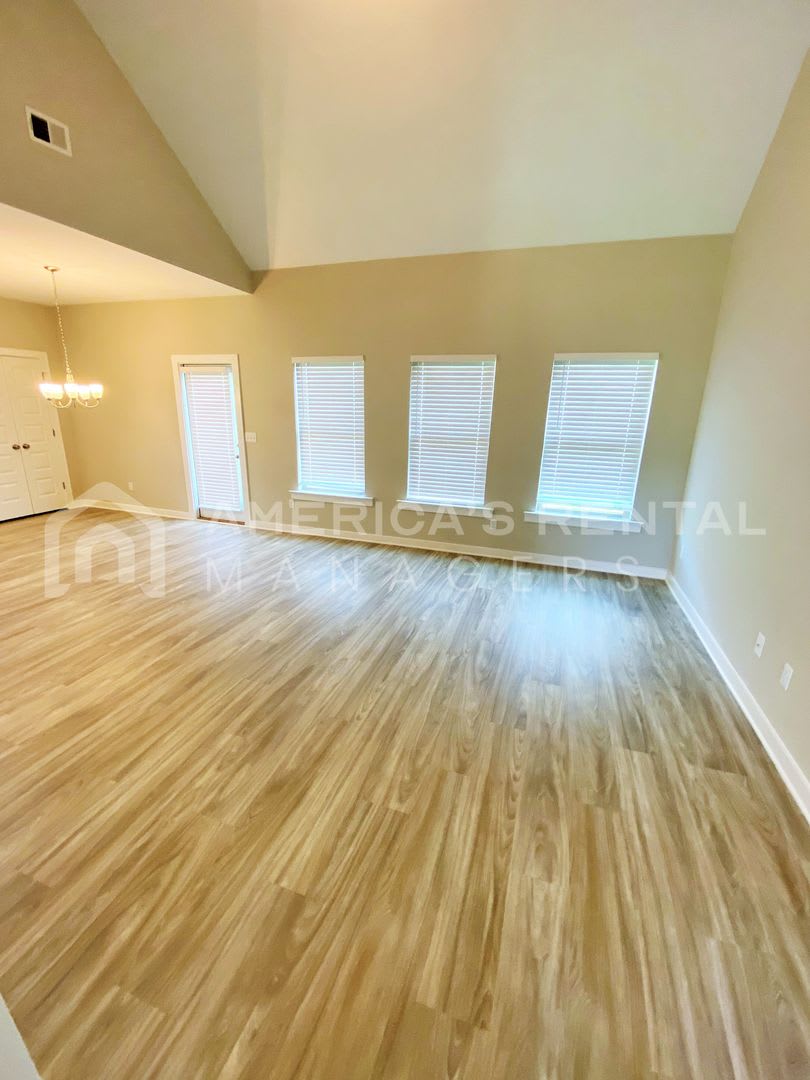 Home for Rent in Clanton, AL! Available to View with 48 Hour Notice!!! – photo 4