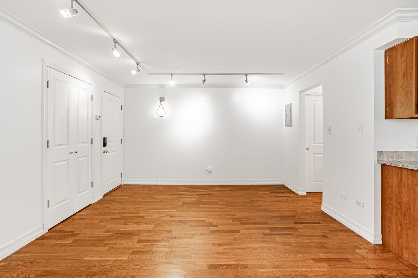 Cozy Studio in Cheesman Park, with Washer and Dryer in Unit – photo 2