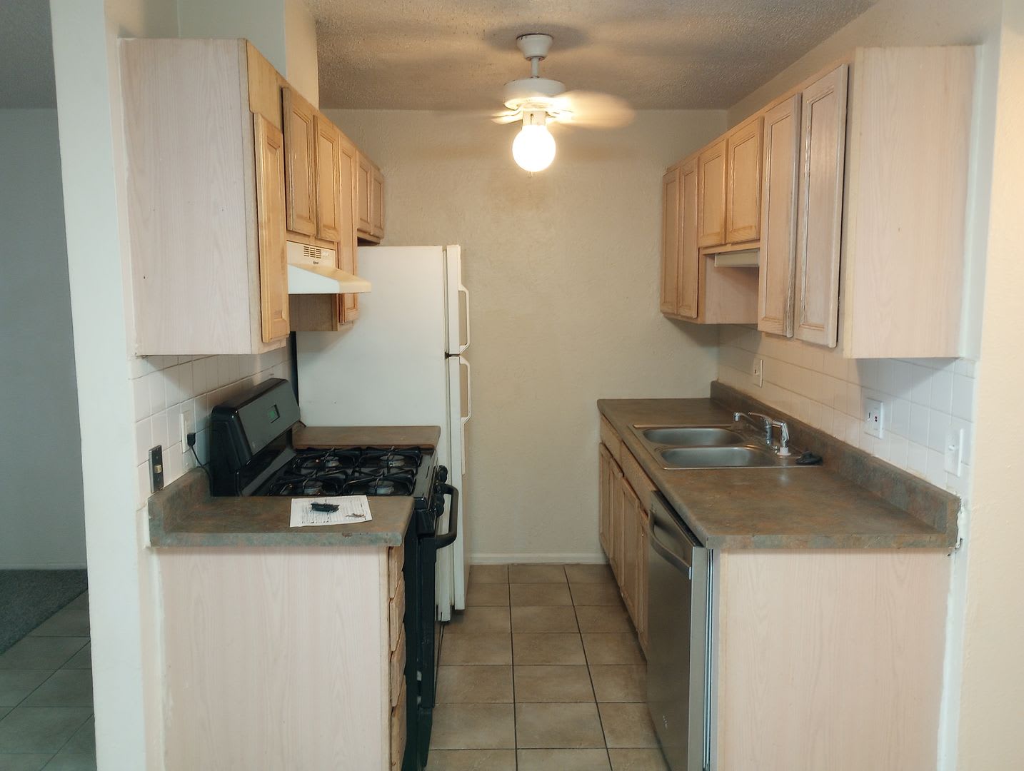 Expo 247 With 2 Bed 1 Bath 800 Sf With Ac And Balcony – photo 1