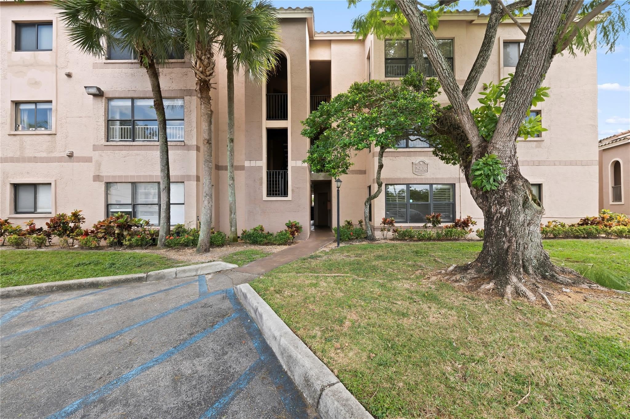 2906 S University Drive – photo 3