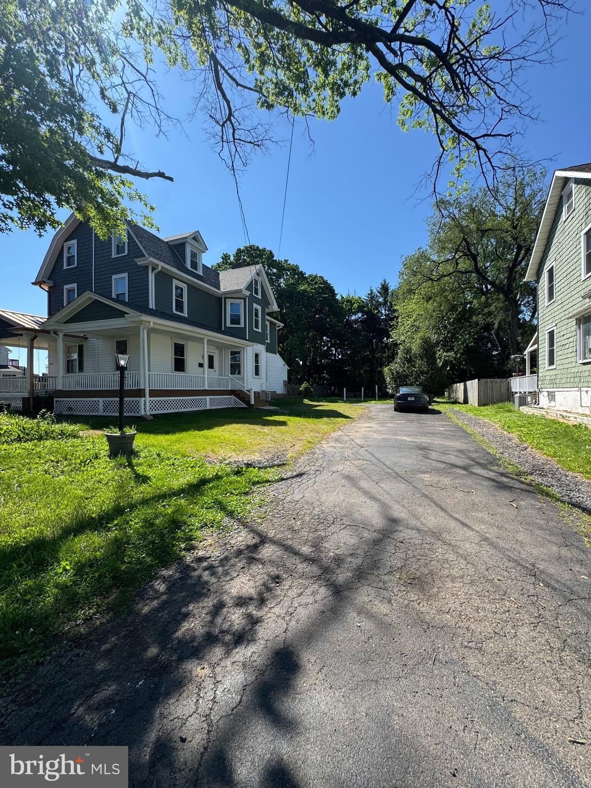 683 KNOWLES Avenue – photo 2