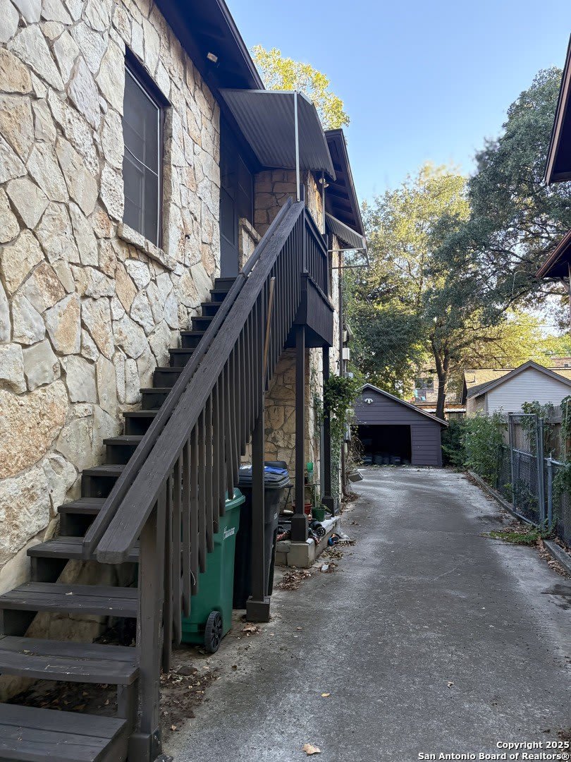 210 E Lullwood Ave – photo 4
