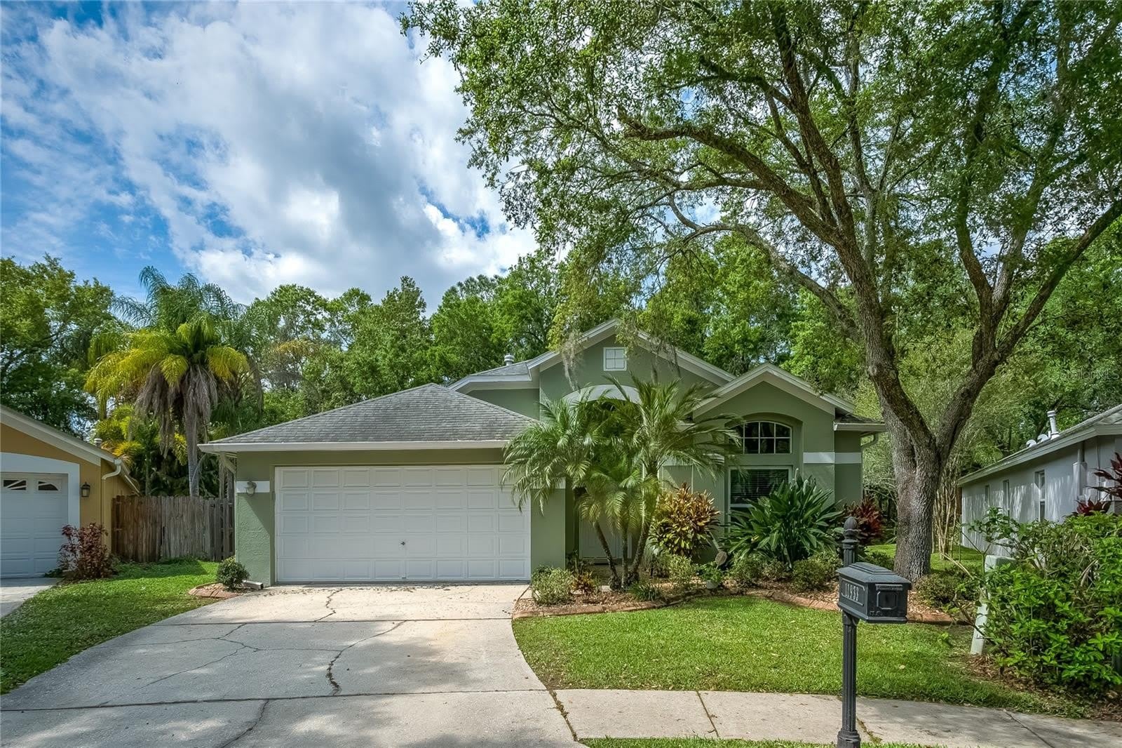 11933 DERBYSHIRE Drive – photo 1