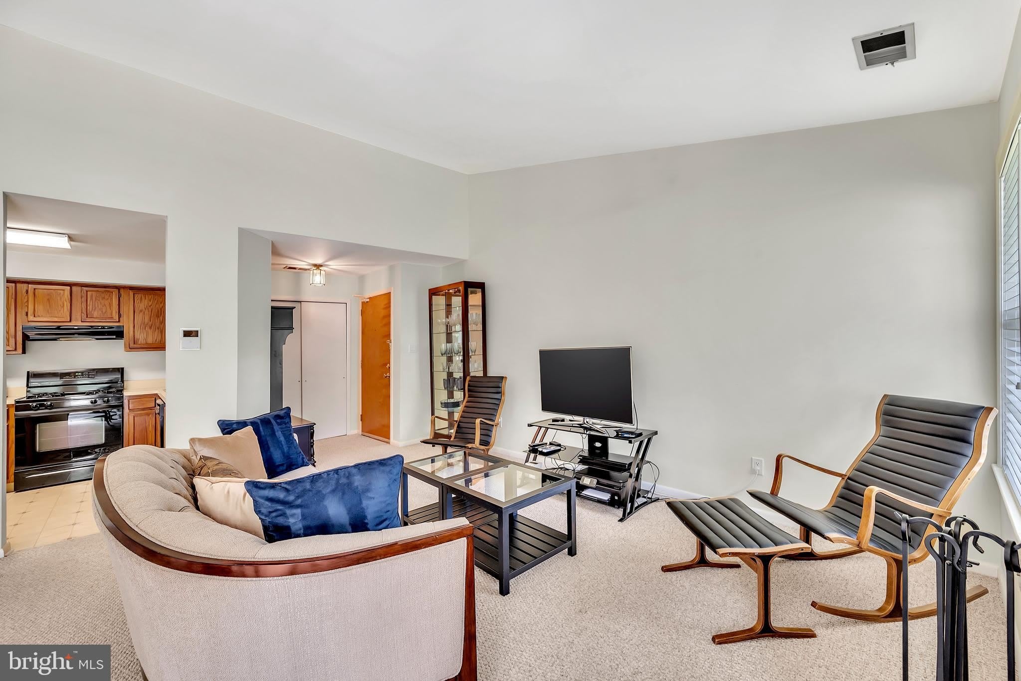 302 TRINITY Court – photo 4