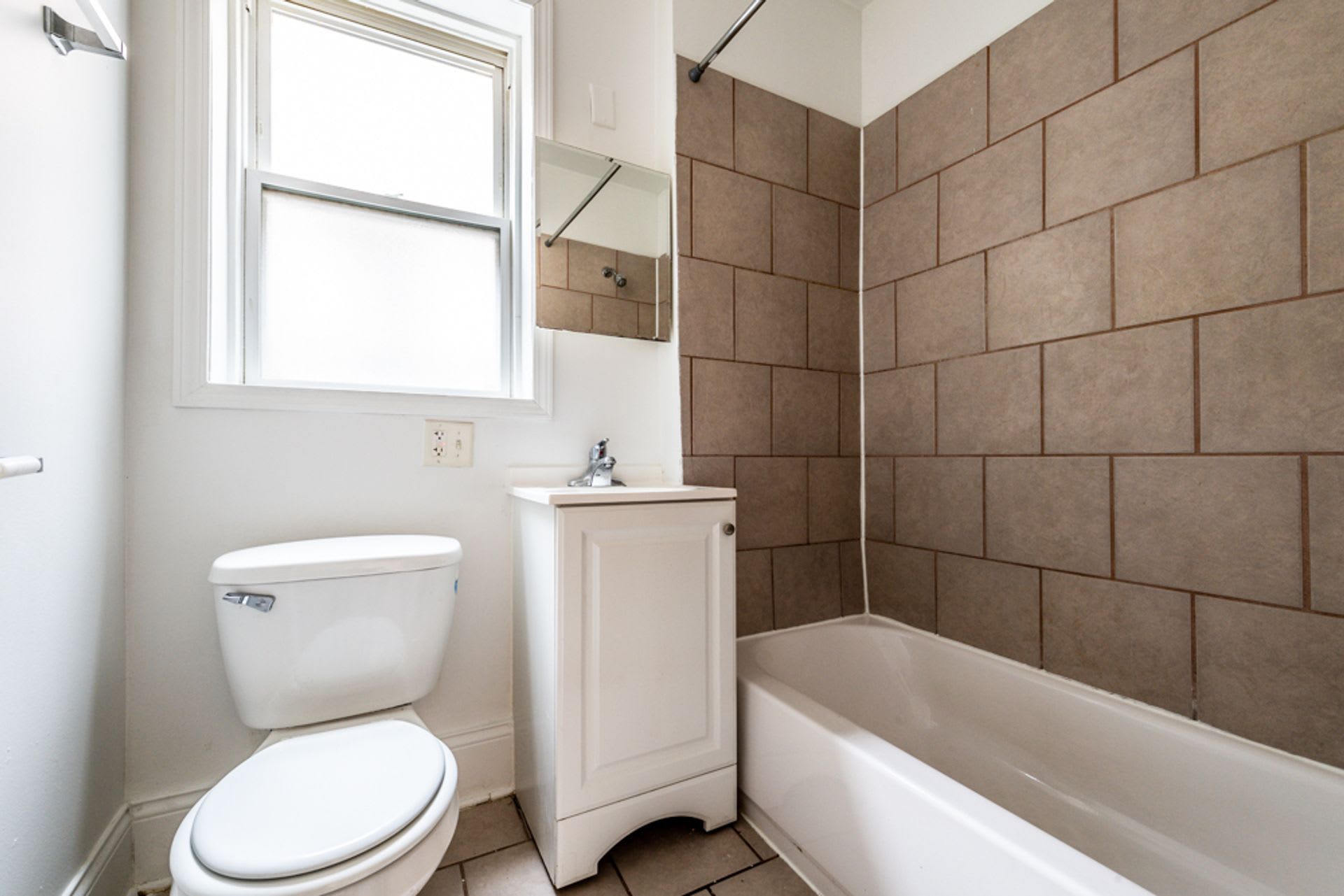 7800 S Kingston-South Shore Apartments – photo 4