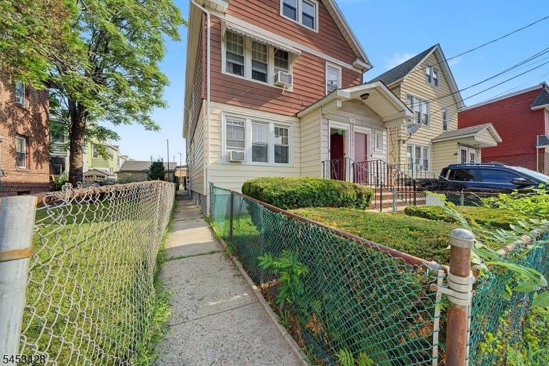 1329 Alina St – photo 1