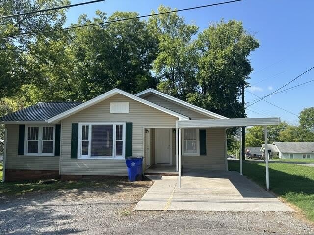 585 Central Avenue NW – photo 1