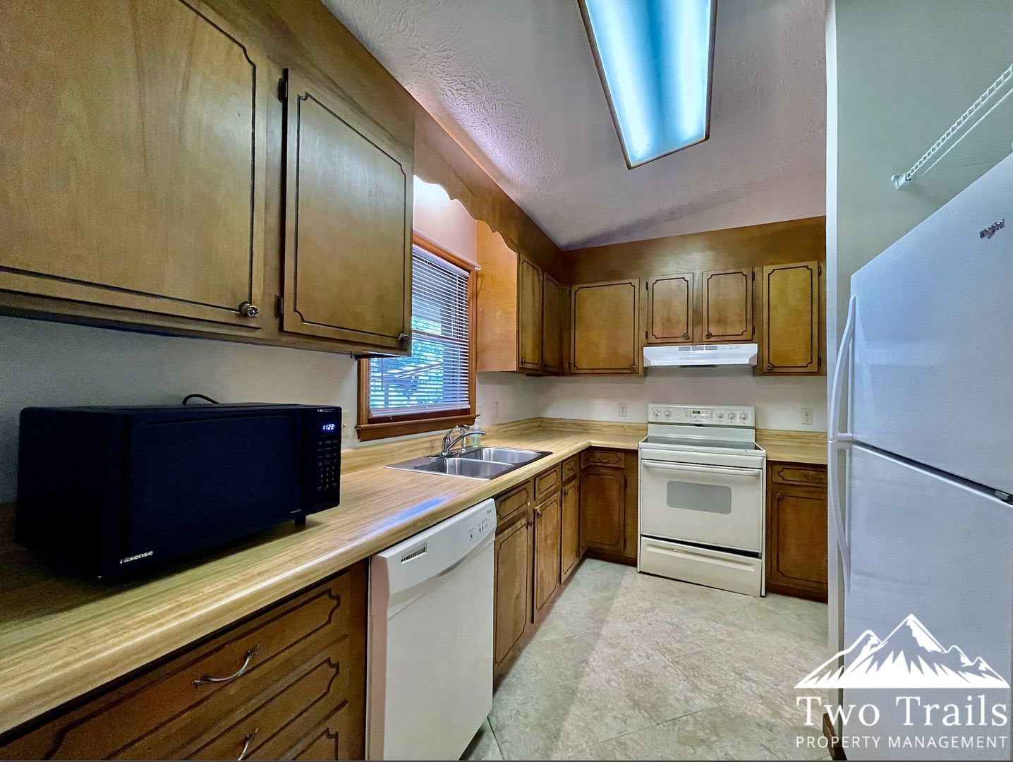 SECLUDED WOODLAND RETREAT IN ETOWAH – photo 3