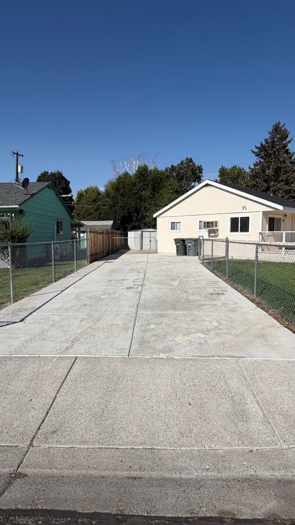 New Kitchen! 2 bed, 1 ba w/Ample Parking! – photo 2